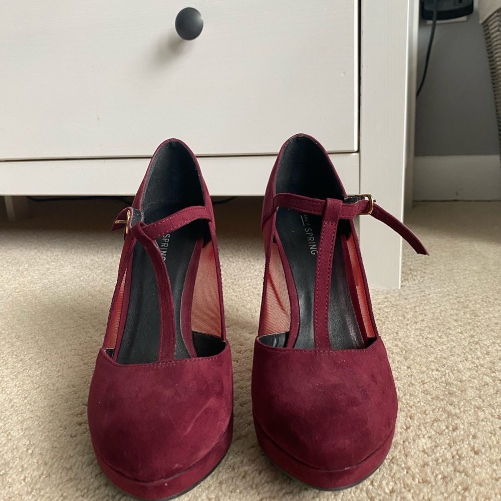 Platform maroon pumps.